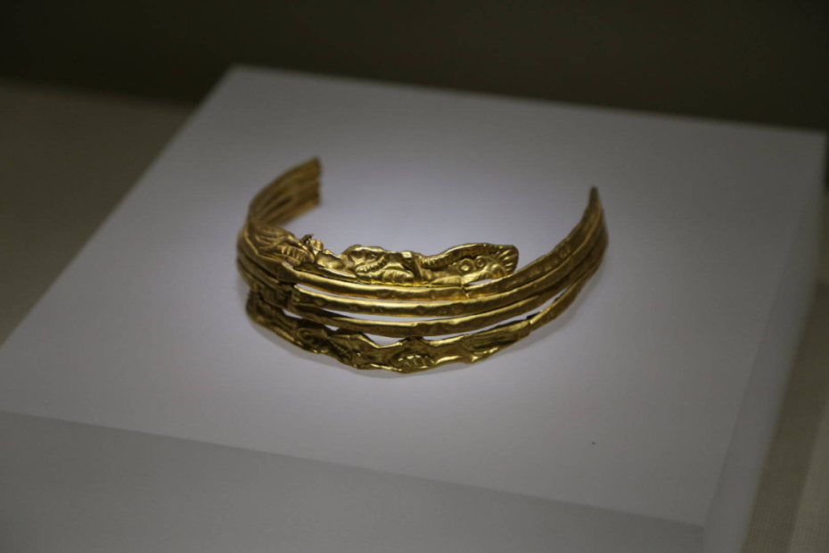 Torque Neck Ring Rome Torc / torque / neck ring of the Steppe Peoples – Colors and Stones