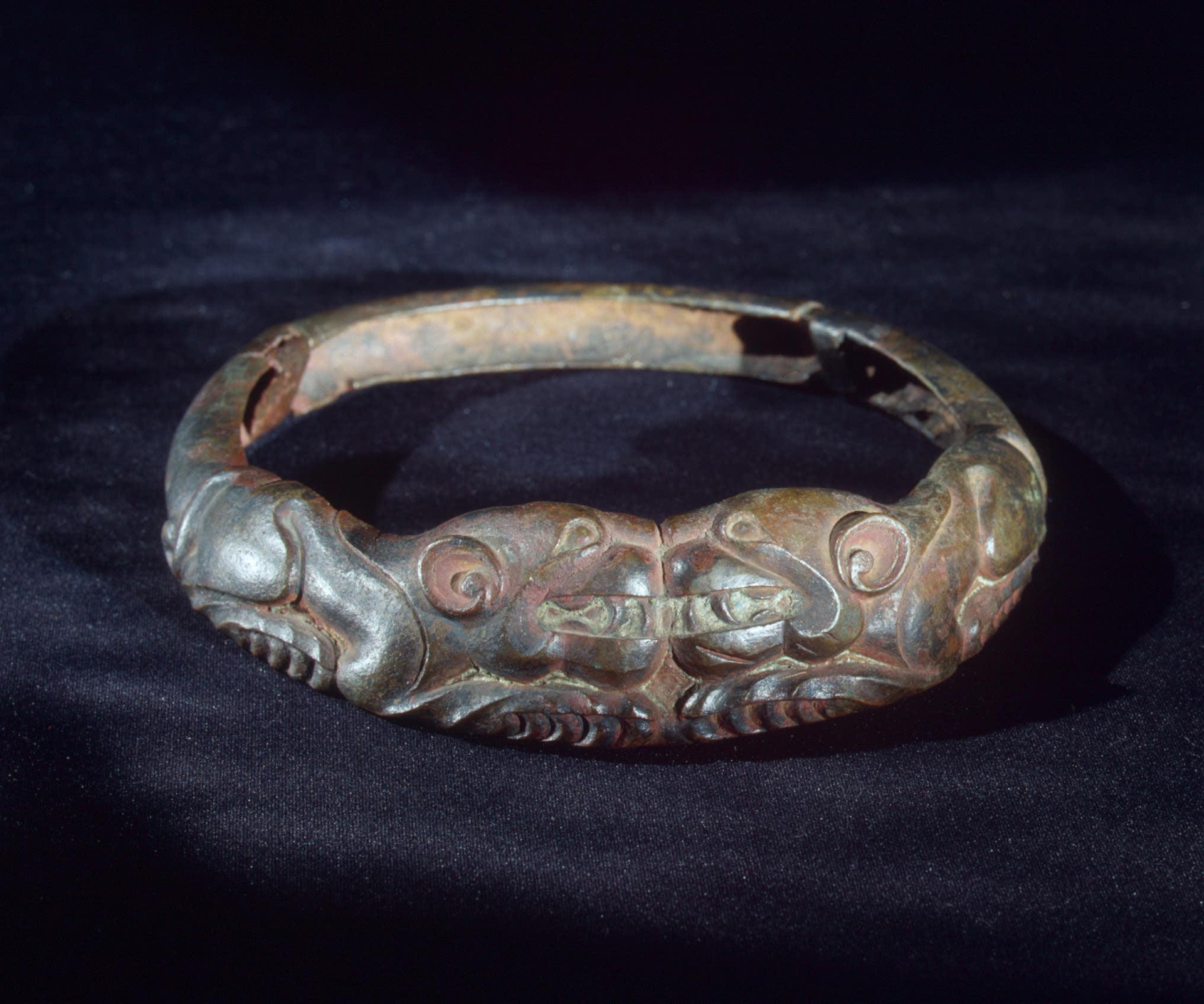 Torc / torque / neck ring of the Steppe Peoples – Colors and Stones