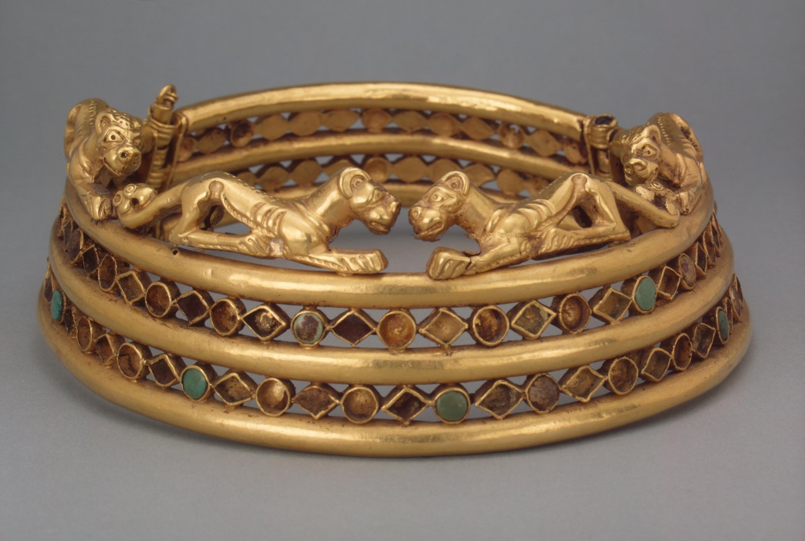 Torque Neck Ring Rome Torc / torque / neck ring of the Steppe Peoples – Colors and Stones